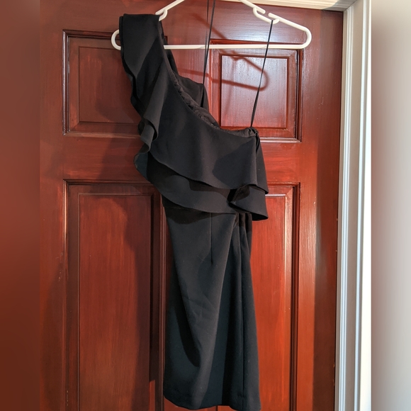 French Connection Black Whisper One Shoulder Ruffled Dress Size 4 - Picture 4 of 10